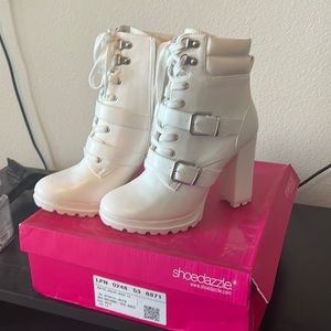 Brand new shoe dazzle, white ankle booties